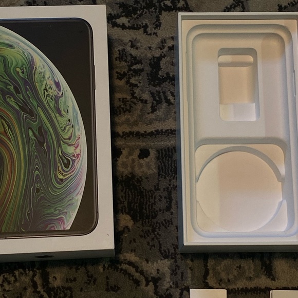 iPhone XS Box Original Apple Retail Packaging with Manual Sim Tool- BOX ONLY - Picture 4 of 9